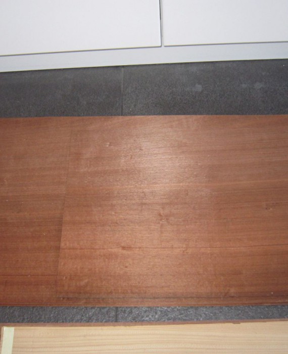 F224-1 Mahagony 280x40cm 15euro
