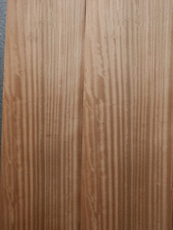 A548-3 Iroko 0,8mm 31,5-33x259cm 32st